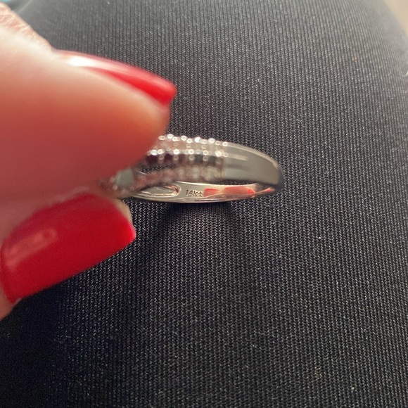 Elegant White Gold White Diamond and Black Diamond Women's Wedding Ring Set - Picture 8 of 10